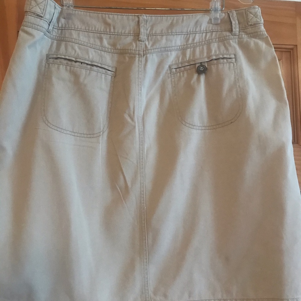 Woman’s Bass skirt - Picture 2 of 4